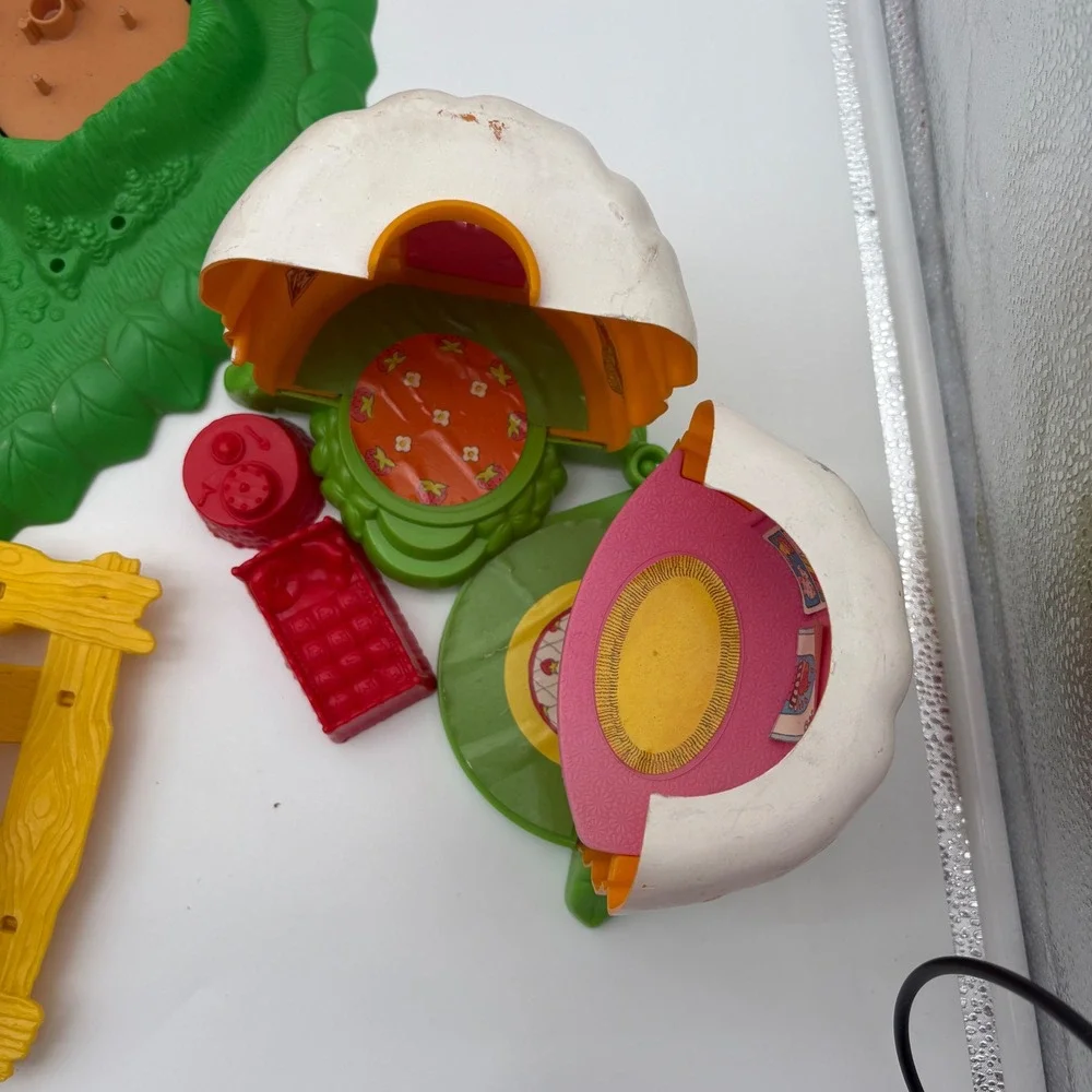 Vintage 1980s‎ Strawberry Shortcake Berry Bake Shoppe & Snail Cart Playset Lot